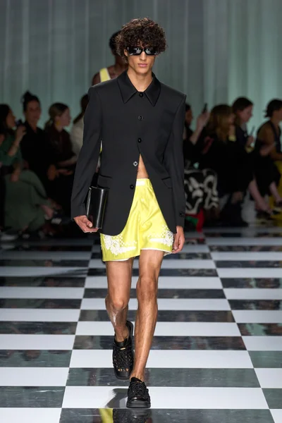 Look 60